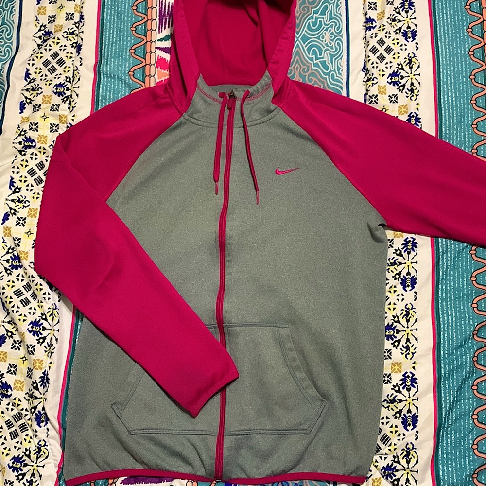 Nike Therma-Fit Hoodie size L